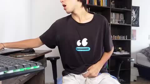 Snapshot of alex_connorr chatting on October 31, 5:47 pm alex_connorr online show from October 31, 5:47 pm