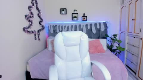 alex online show from December 6, 12:05 pm