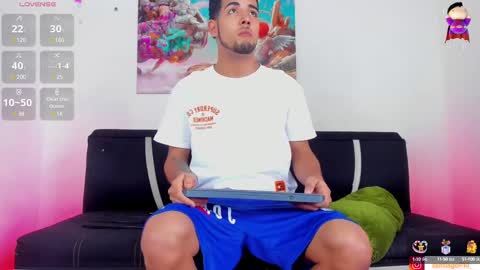 Snapshot of alex_lord_ chatting on February 25, 2:44 pm i am Alex online show from February 25, 2:44 pm