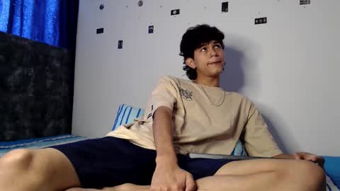 alex_mark_ online show from May 15, 6:59 pm