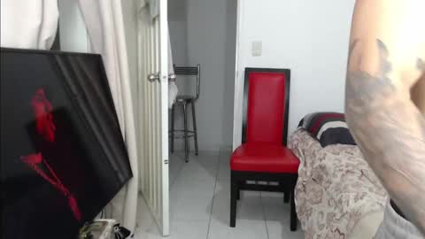 alex_mojica online show from September 12, 5:07 am