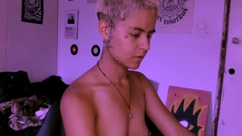 Snapshot of alex_one888 chatting on April 4, 8:39 pm Alex online show from April 4, 8:39 pm