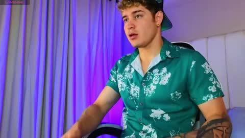 Snapshot of alex_pierce_ chatting on April 7, 7:47 pm Alex online show from April 7, 7:47 pm