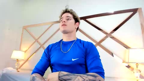 Snapshot of alex_pierce_ chatting on April 23, 8:00 pm Alex online show from April 23, 8:00 pm