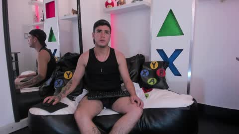 Snapshot of alex_rodriguezz1 chatting on June 2, 12:07 pm Alex online show from June 2, 12:07 pm