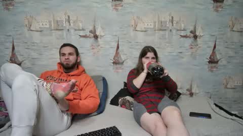 Alex and Sarah online show from October 15, 6:19 pm