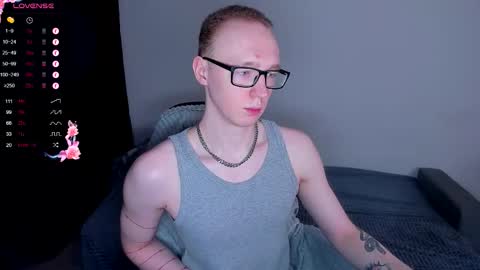 Snapshot of alex_silent chatting on February 22, 1:18 am alex_silent online show from February 22, 1:18 am