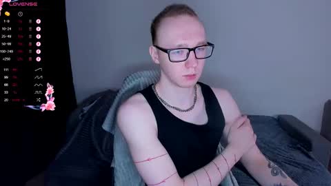 Snapshot of alex_silent chatting on February 27, 2:44 am alex_silent online show from February 27, 2:44 am