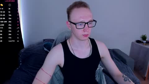 Snapshot of alex_silent chatting on April 6, 7:53 am alex_silent online show from April 6, 7:53 am