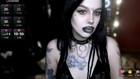 Snapshot of alex_succubus chatting on April 4, 12:31 am Alex Succubus online show from April 4, 12:31 am