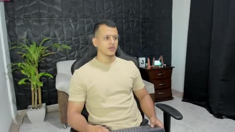 Snapshot of alex_tower chatting on May 4, 3:08 pm Alex Towers online show from May 4, 3:08 pm