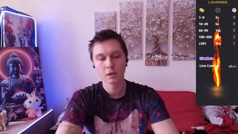 Snapshot of alex_wandhot chatting on April 14, 7:36 am Alex WandHot online show from April 14, 7:36 am