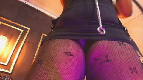 Snapshot of alexa_cruz__ chatting on April 1, 1:41 pm Alexa online show from April 1, 1:41 pm