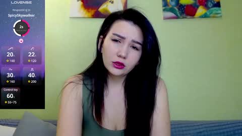 Snapshot of alexa_cruze chatting on December 23, 5:43 pm Alexa online show from December 23, 5:43 pm