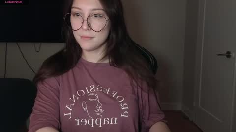 dont be afraid to click social media link its  working  just click on that  online show from December 17, 12:45 am