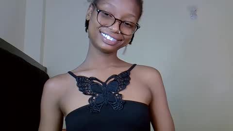 Snapshot of alexa_foxxie chatting on December 14, 8:23 am Alexa online show from December 14, 8:23 am