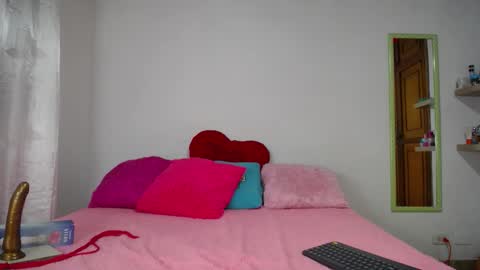 alexa_moreti online show from December 18, 12:49 am