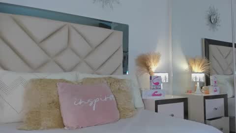 Snapshot of alexa_tobar chatting on January 24, 12:52 am alexa_tobar online show from January 24, 12:52 am