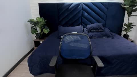 alexa_vandercloude online show from February 10, 9:15 pm
