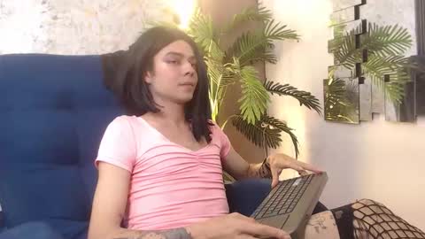 Snapshot of alexaa_carter chatting on December 21, 8:32 am Alexa online show from December 21, 8:32 am