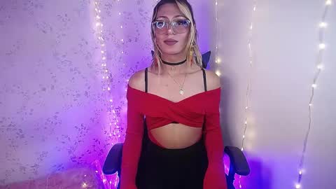 alexaavandercloude online show from April 1, 7:33 pm