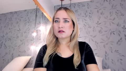 Snapshot of alexacoldd chatting on April 14, 12:33 pm alexacoldd online show from April 14, 12:33 pm