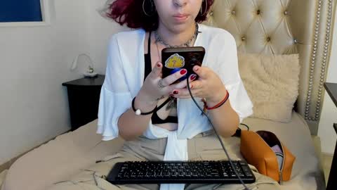 Snapshot of alexafoxy18 chatting on December 21, 4:52 am ALEXA online show from December 21, 4:52 am
