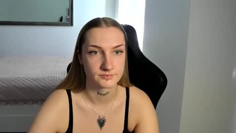 Snapshot of alexafragile chatting on September 25, 1:15 pm Alexa online show from September 25, 1:15 pm