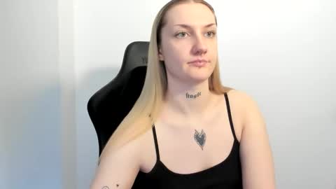 Snapshot of alexafragile chatting on June 2, 1:13 pm Alexa online show from June 2, 1:13 pm