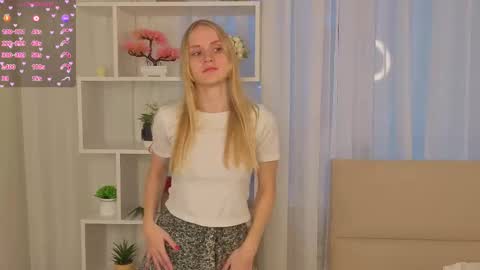 Emma - blonde and Mia - dark online show from December 19, 3:57 am