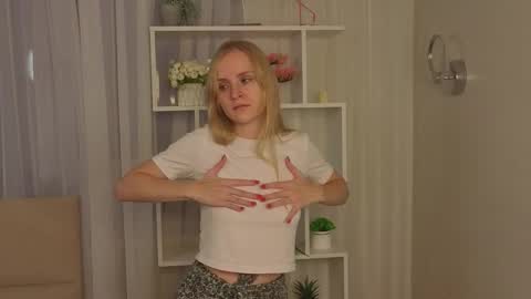 Emma - blonde and Mia - dark online show from December 23, 3:15 am