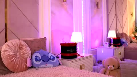 Snapshot of alexaheyess chatting on March 10, 9:43 am Alexa online show from March 10, 9:43 am
