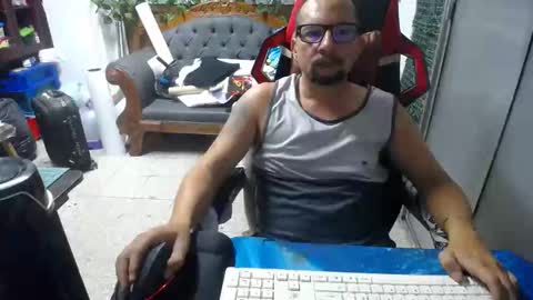 Snapshot of alexamdergal chatting on December 19, 10:21 pm Alexamdergal online show from December 19, 10:21 pm