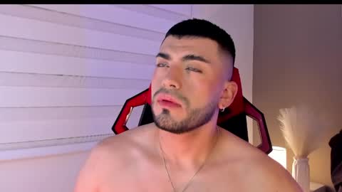 Snapshot of alexander_diiaz chatting on April 21, 12:22 pm Alexander Diaz online show from April 21, 12:22 pm