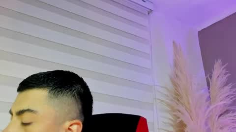 Snapshot of alexander_diiaz chatting on May 7, 12:32 pm Alexander Diaz online show from May 7, 12:32 pm