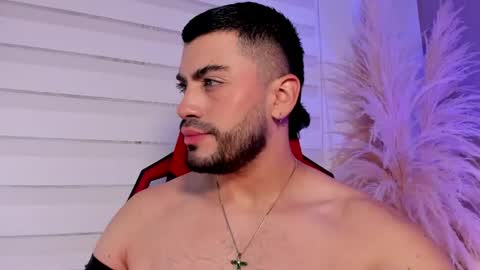 Snapshot of alexander_diiaz chatting on May 9, 3:17 pm Alexander Diaz online show from May 9, 3:17 pm