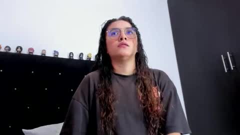 alexandra clauss online show from March 19, 4:33 pm