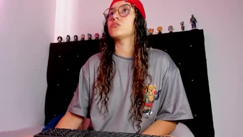 alexandra clauss online show from March 22, 7:06 pm