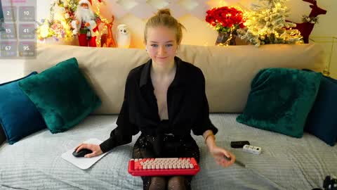 Alexandra Demore online show from December 22, 9:42 pm