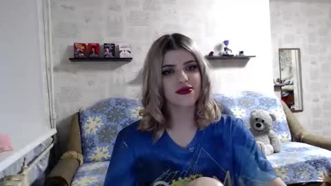 Snapshot of alexandraermes chatting on February 17, 12:54 am AlexandraErmes online show from February 17, 12:54 am