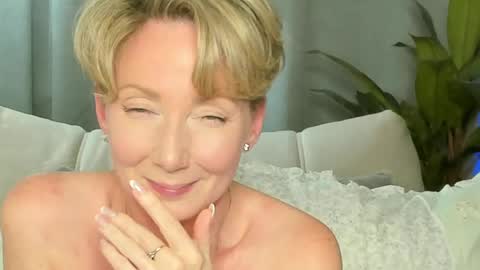 Alexandra online show from May 11, 2:45 pm