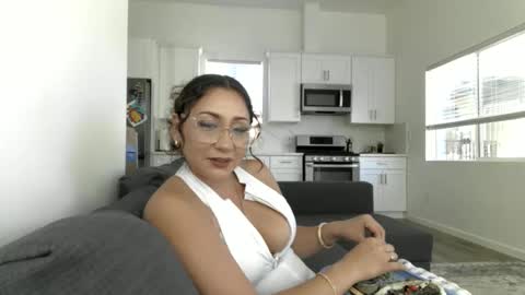 AlexandraRose0777 online show from April 28, 11:32 pm