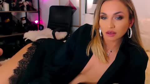 alexandrawooow online show from May 5, 8:28 pm