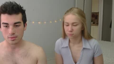 Snapshot of alexarti chatting on October 11, 4:22 am Alex online show from October 11, 4:22 am