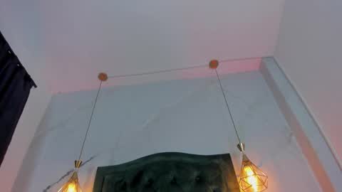    online show from November 3, 3:02 pm