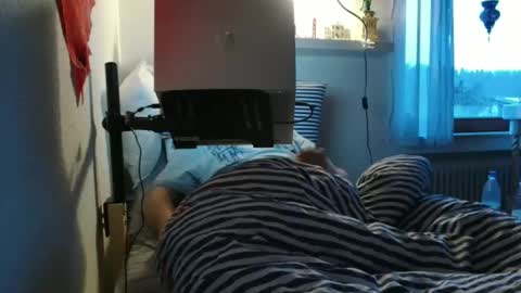 Snapshot of alexderkleine chatting on February 3, 6:40 am alexderkleine online show from February 3, 6:40 am