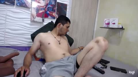 Snapshot of alexe_xx chatting on April 12, 11:54 pm Alex online show from April 12, 11:54 pm