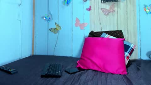 Snapshot of alexe_xx chatting on April 18, 2:37 am Alex online show from April 18, 2:37 am