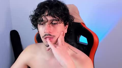 Snapshot of alexfloreszzz chatting on January 6, 10:12 pm alexfloreszzz online show from January 6, 10:12 pm