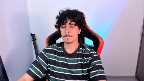 Snapshot of alexfloreszzz chatting on January 8, 8:33 pm alexfloreszzz online show from January 8, 8:33 pm